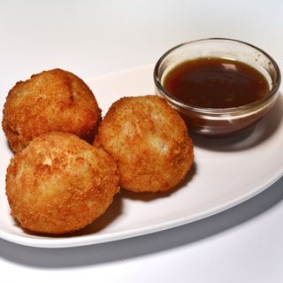 Грибні боли з куркою (270/50г)