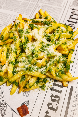 Cartofi cu usturoi, pătrunjel și parmezan