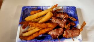 25. Gambas Panadas e Crepe e Bacon 12 Peças