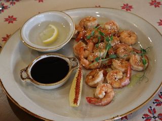 Тигровые креветки жареные в соево-чесночном соусе