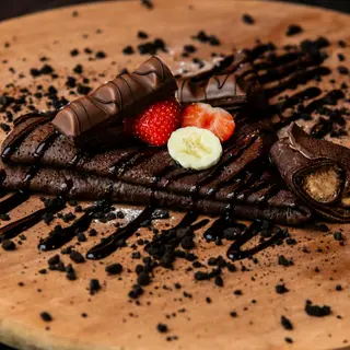 Clătita cu Nutella, Banane, Căpșuni și Kinder