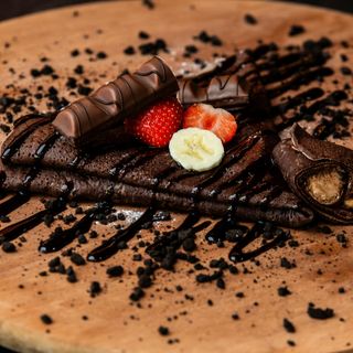 Clătita cu Nutella, Banane, Căpșuni și Kinder