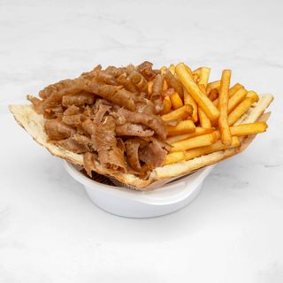 Duża fryto-bułka z surówkami