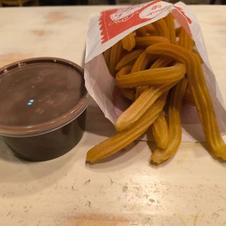 24 churros + 1/2 litro (500ml) chocolate