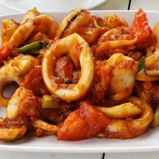 126.Calamares Con Salsa Picante