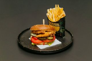 Burger crispy + cartofi