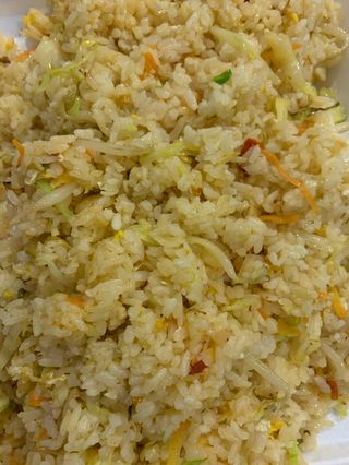 3В. Пържен ориз с лют сос и зеленчуци (900г)