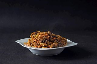 Wild wok s piletinom