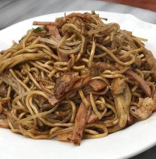 Tallarines Fritos Con Tres Delicias