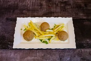 Falafel porcija