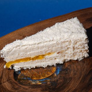 Кокосова торта с манго (130 гр.)