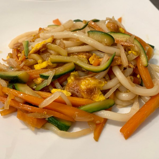 Udon saltati con verdure