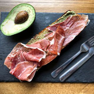 Tosta De Jamón Y Aguacate