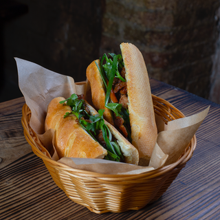 Bocadillo Con Cerdo A La Parilla