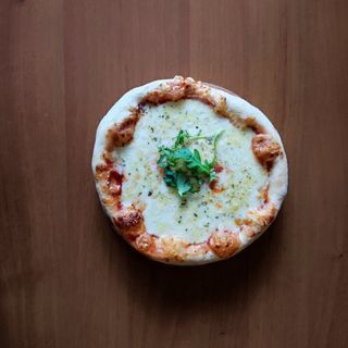 Porodična Quattro Formaggi Pizza