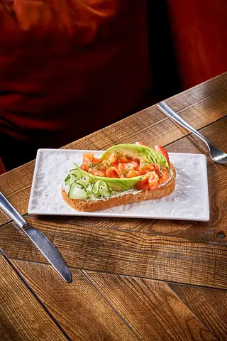 Bruschetta cu somon