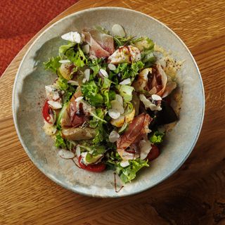 Салат з прошуто і горгонзолою