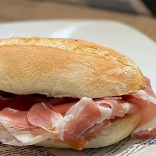 PANINO FARCITO CRUDO E FORMAGGIO