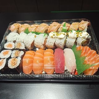 box15.  sushi misti 80 pezzi (2 birra omaggio )