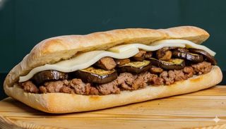 Panuozzo 167 con salsiccia, melanzane, funghi e provola