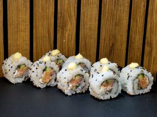 Урамаки Пушена сьомга - 4 бр