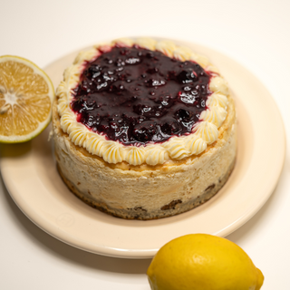 ჩიზქეიქი ლიმონის კრემით და კენკრით 4 ნაჭრიანი , 13 სმ. დიამეტრი