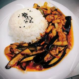 G01 Riso bianco e melanzane saltate con spezie cinesi