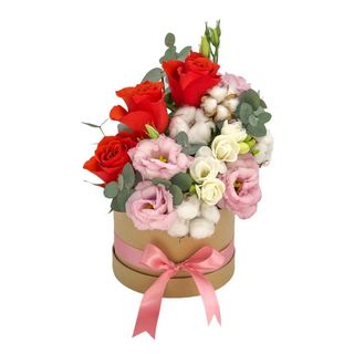 Aranjament piramidal cu trandafiri, eustoma, frezii si bumbac