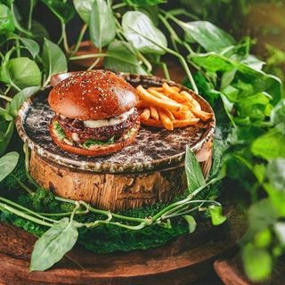 Бургер с говяжьей котлетой и трюфельной моцареллой