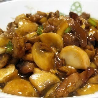 68.Pollo Con Champiñones