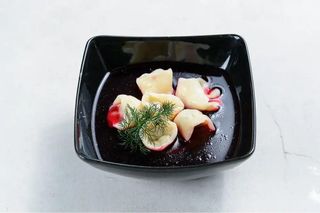 barszcz czerwony z uszkami