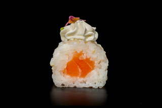 203. Uramaki De Salmón Sin Alga (8 Uds.)