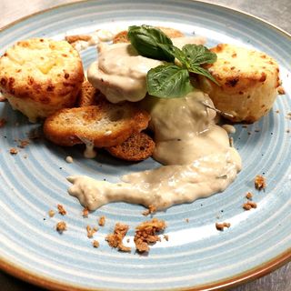 Piept de pui cu ierburi, cartofi gratinati 360g