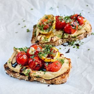 Montadito De Hummus Y Tomate Cherry Asados 4uni