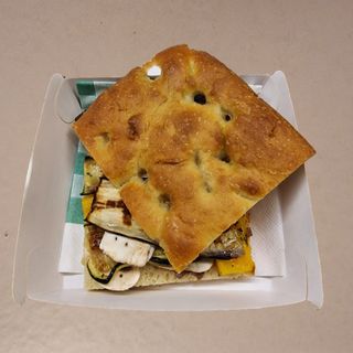 6-Schiaccia Verdure grigliate, champignon, cipolla caramellata