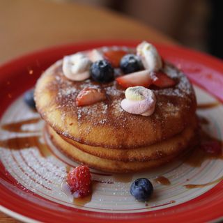 Панкейки с карамельным сиропом