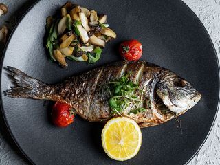 Дорадо запечена з травами та грибами ерінг (350g)