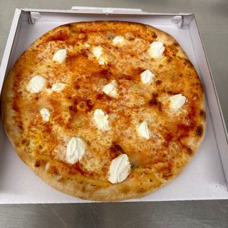 Pizza quattro formaggi 