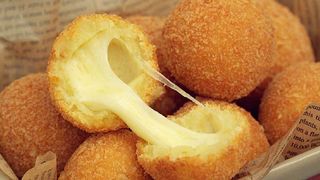 Bolinha de queijo (Porção com 6 unidades, tamanho médio)