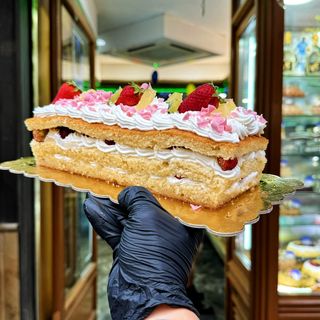 Tronchetto panna e fragoline