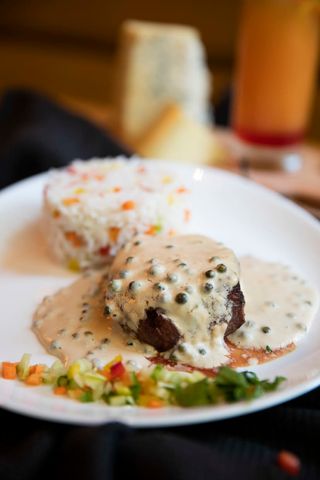 Mușchi de vită cu sos de piper verde