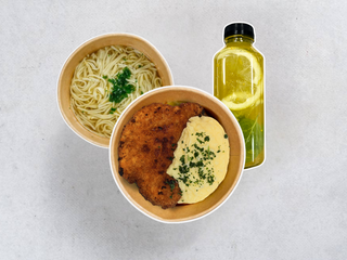 Kotlet "schabowy" z puree ziemniaczanym + Rosół drobiowy + Naturalna lemoniada