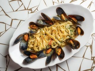 Тальятеле aglio olio з мідіями та ботаргою