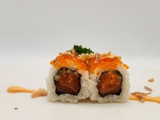 Uramaki spicy sake