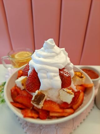 Strawberry Bingsu