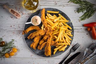 Meniu piept pui crocant (7 buc)