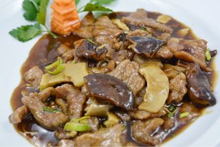 Ternera Con Bambú Y Setas Chinas A La Plancha