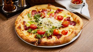 Pizza sa goveđom pršutom