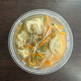 Zuppa di ravioli di carne con verdura mista （6pz）