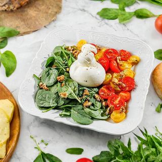 Burrata cu roșii coapte